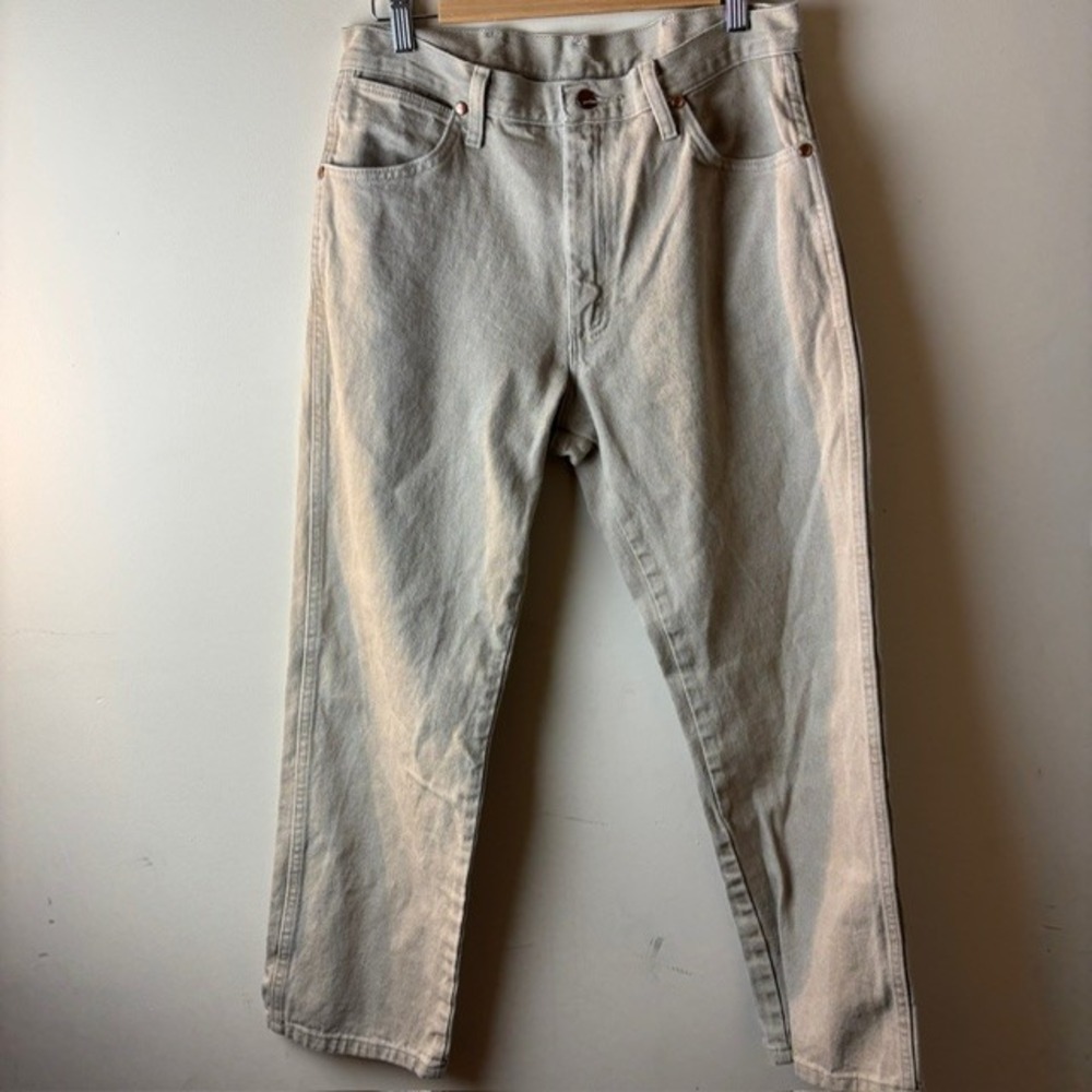 Mens 32x30 Wrangler Straight Leg Jeans Beige Cotton 5-Pocket Everyday Comfort